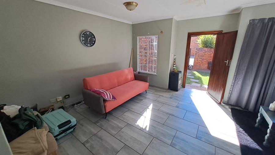 2 Bedroom Property for Sale in Langenhovenpark Free State